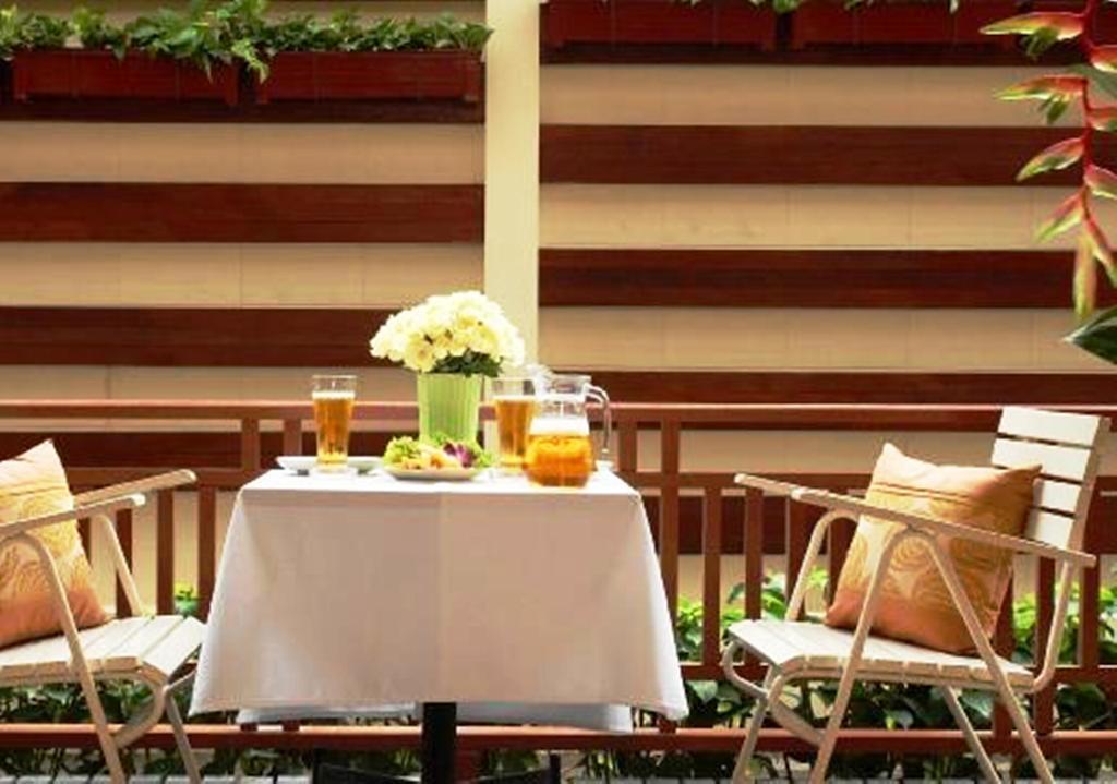 Rose Hotel Bangkok Exterior photo