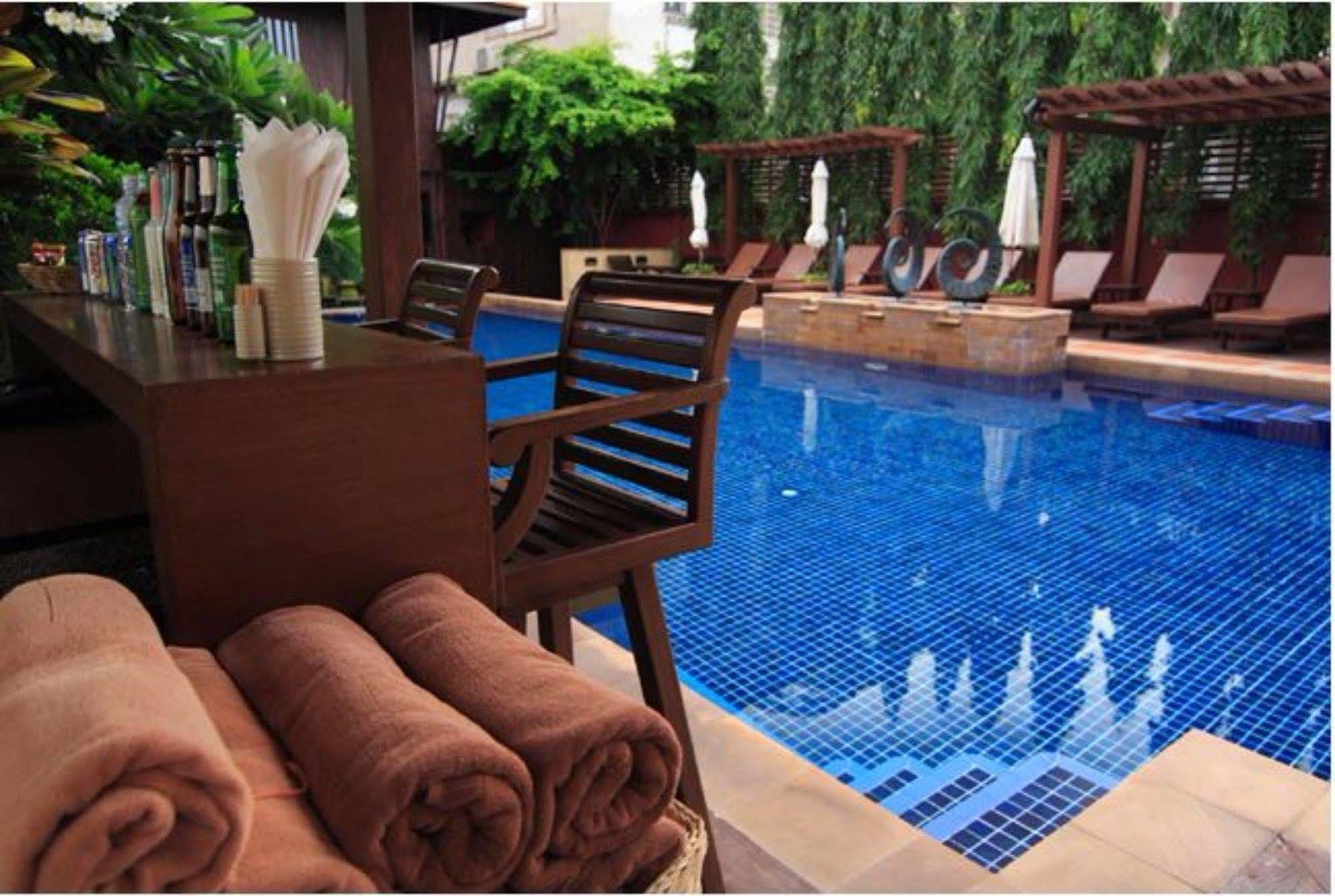 Rose Hotel Bangkok Exterior photo