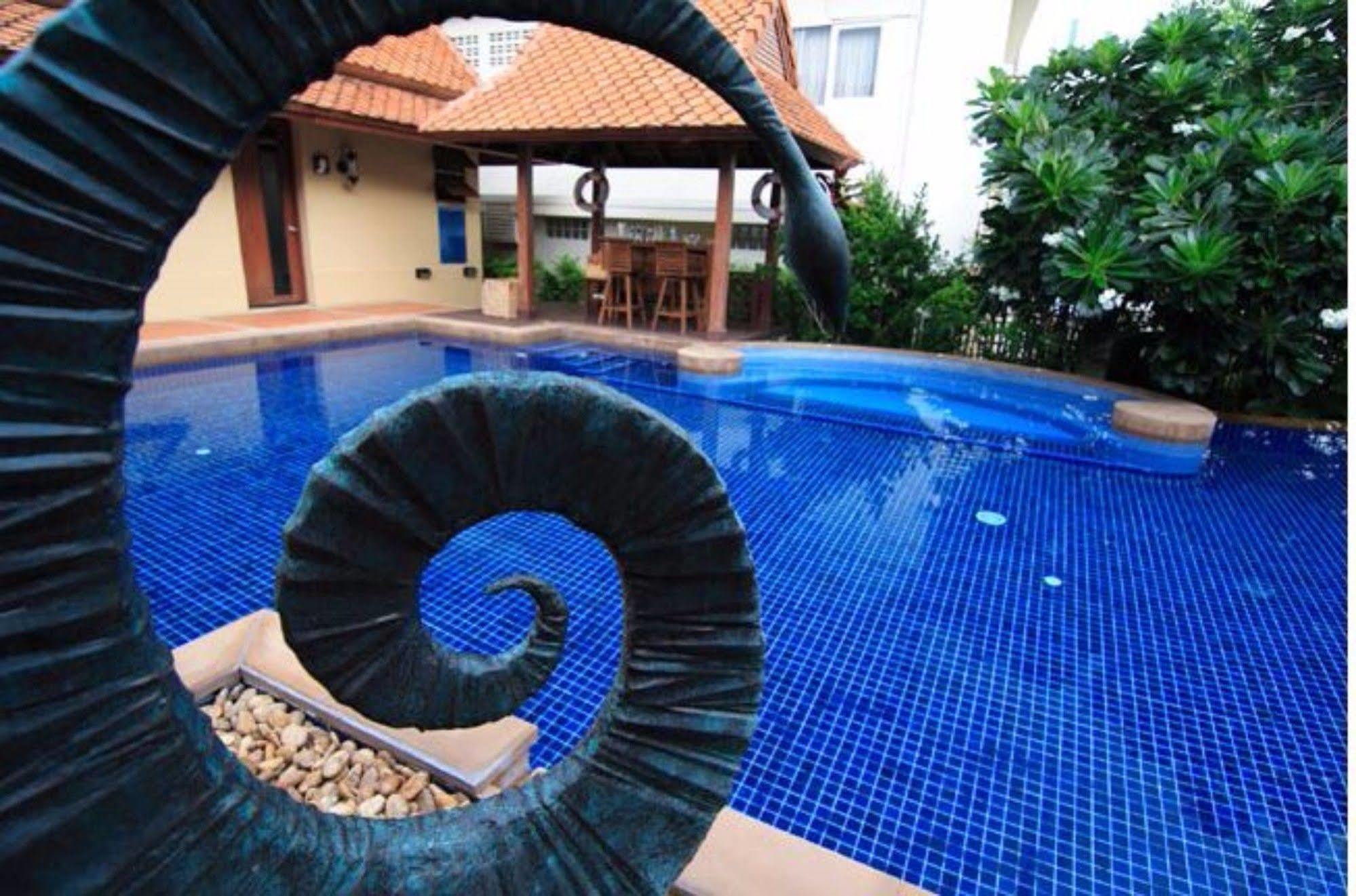 Rose Hotel Bangkok Exterior photo